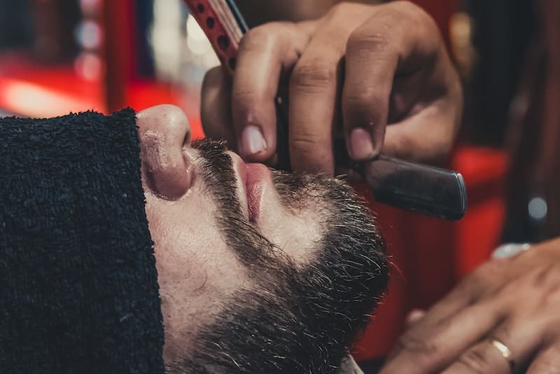 Do Barbers Still Use Straight Razors