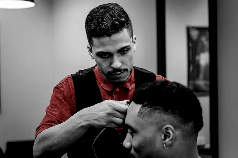 Encuentra tu Futuro Profesional en Quality Barber College en Houston
