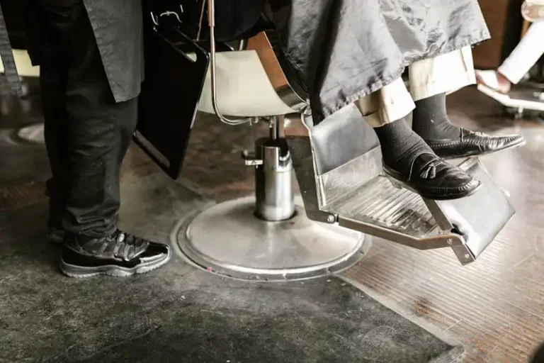The Timeless Appeal of Retro Barber Chairs